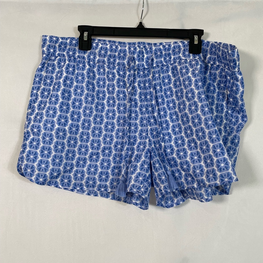 Vineyard Vines Shorts Size XL Blue and White Print EUC